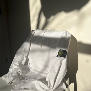 Stone Island sweatshirt with zip pockets
94% Cottone, 6% Elastane